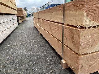 Ca. 14x Douglas balken fijnbezaagd , 150x150mm, lengte 300cm